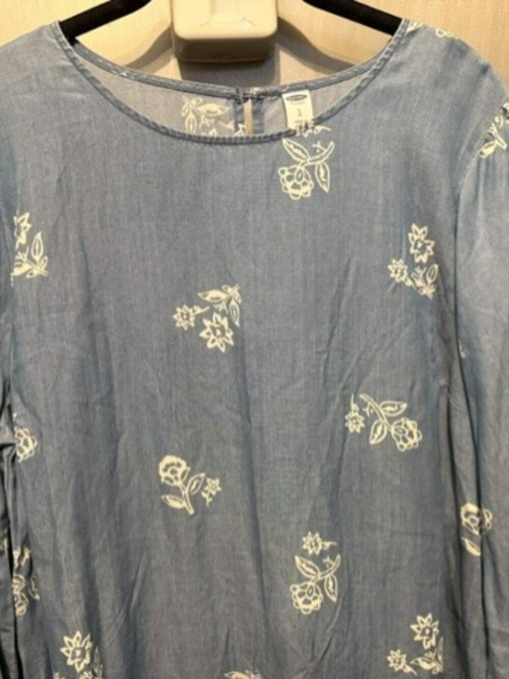 Blue chambray Old Navy white floral print shift mini dress and tie-detail sleeve - Picture 6 of 16